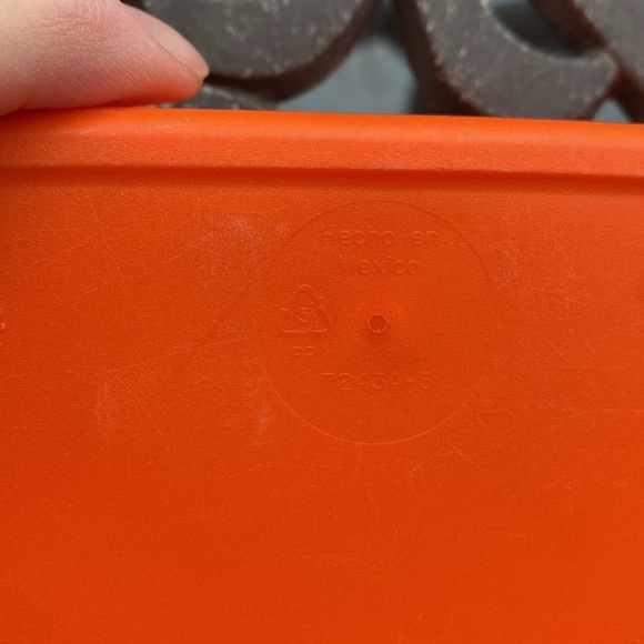 Tupperware - Empanada Box keeper - # 7243A-3 semicircle shape container - Picture 12 of 13